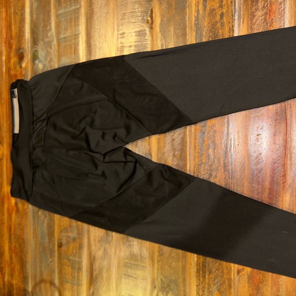 black leggings with mesh - Picture 4 of 5